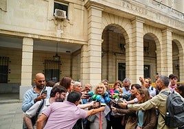 La presidenta de Amama, tras presentar la denuncia en Sevilla.