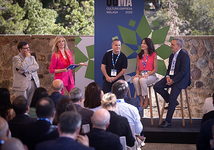 Primer coloquio con Guillermo Vergara, Leticia Ortiz y Narciso Rojas.