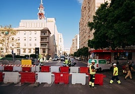 Corte de tráfico total en la calle Santa Elena, a las puertas de Eugenio Gross, hoy.