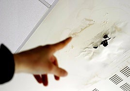 Denuncia a la comunidad por sufrir 15 años inundaciones de aguas fecales en su casa y pide que lo exoneren de los gastos del arreglo