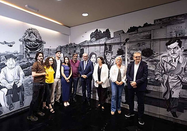 Pablo, Sonia, Daniel y Marta Codes, Ángel Idígoras, Paco de la Torre, Mariana Pineda, Teresa Porras y Juan Antonio Vigar, en la presentación del mural al cine español.