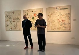 El creador malagueño Cristóbal Ortega, durante la presentación de su nueva exposición en el Espacio Suspendido 798 de Pekín.