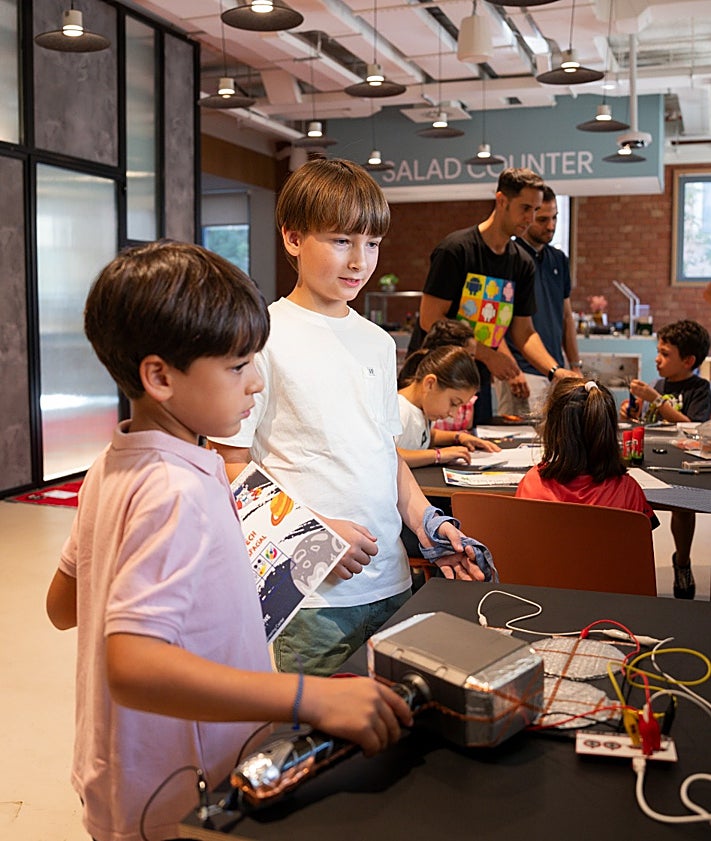 Imagen secundaria 2 - La yincana abarca robótica, programación o diseño digital, entre otras disciplinas STEAM.