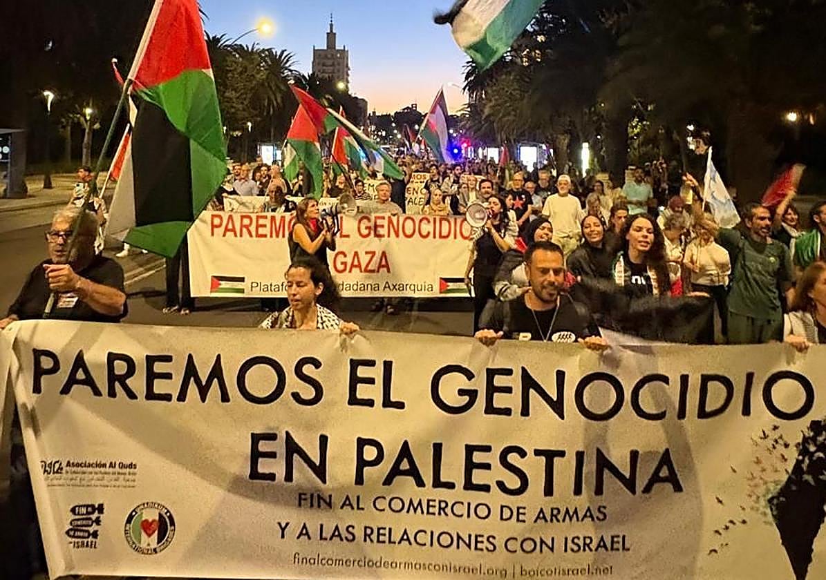 Los manifestantes han marchado por el Paseo del Parque.