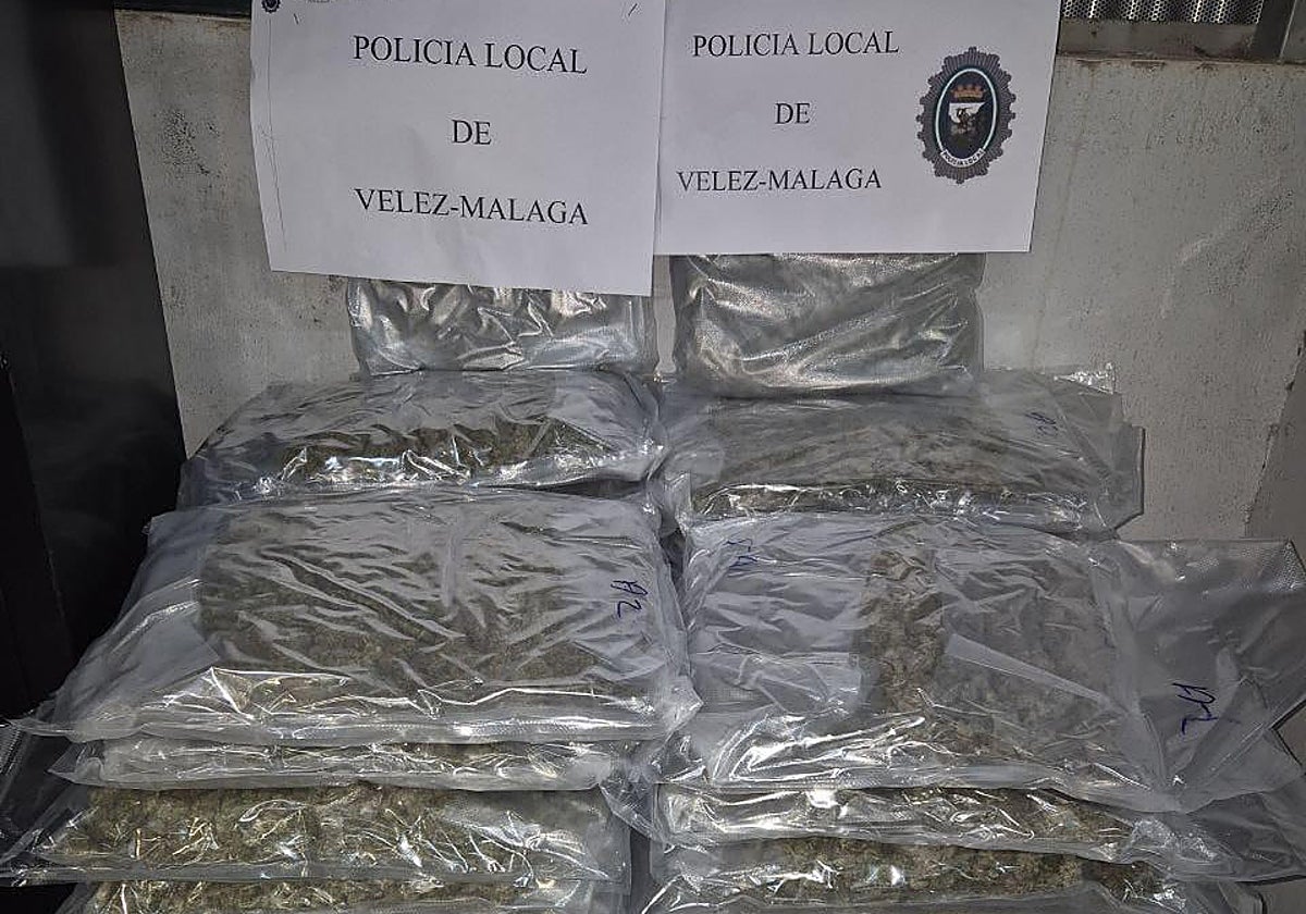 Imagen de la droga intervenida por la Policía Local de Vélez-Málaga.