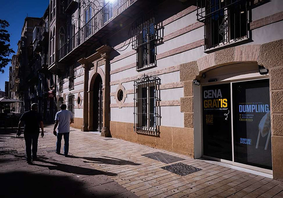 El local está en la Alameda Principal.