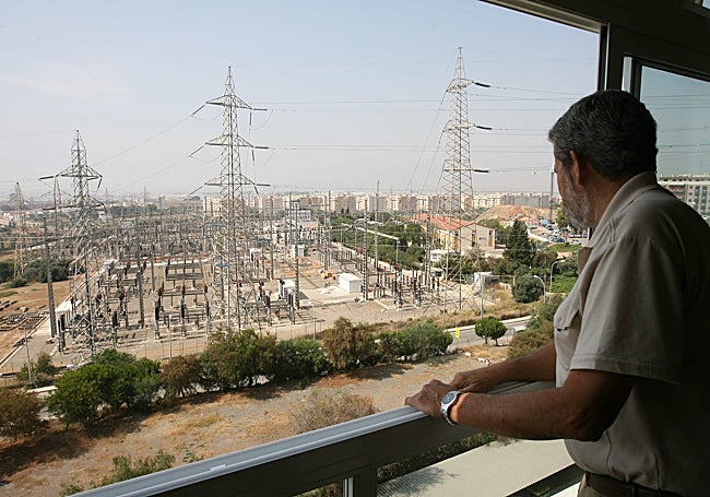 La subestación de Los Ramos está ubicada ya en plena trama urbana.