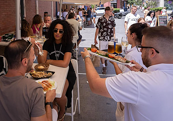 El sector servicios explica el grueso de la creación de empleo en el trimestre.