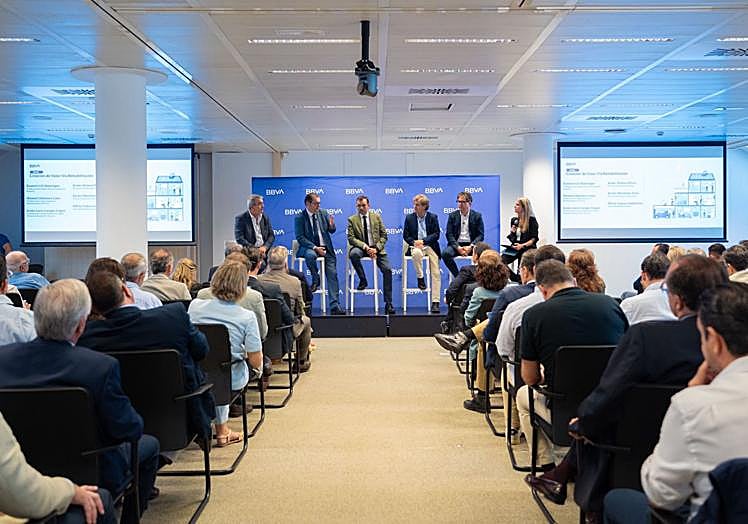 La jornada contó con una amplia asistencia de profesionales del sector inmobiliario.