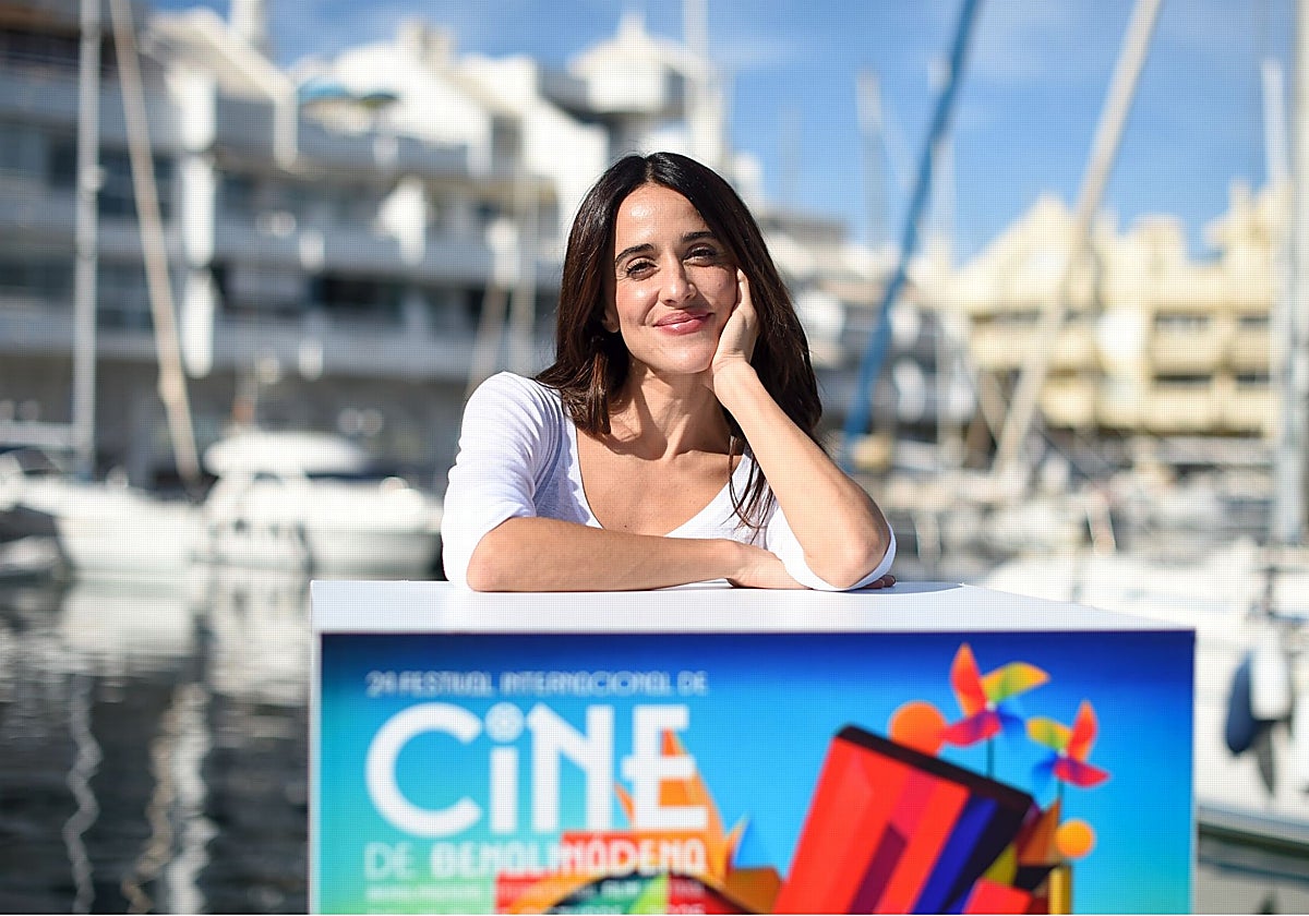 Macarena García en Puerto Marina antes de recoger el premio de interpretación en el XXIV Festival Internacional de Cine de Benalmádena.