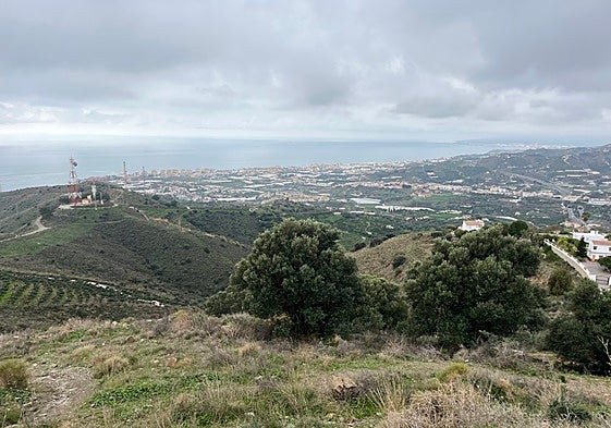 Imagen del casco urbano de Torrox desde el monte de las antenas de telecomunicaciones.