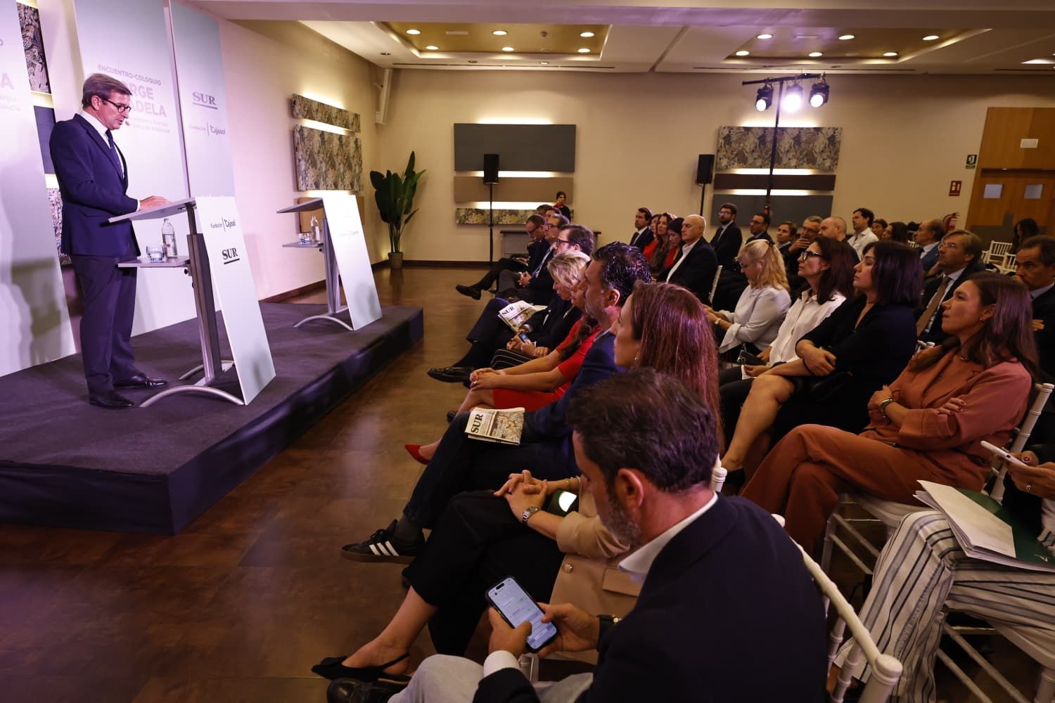 El foro SUR con el consejero Jorge Paradela, en imágenes