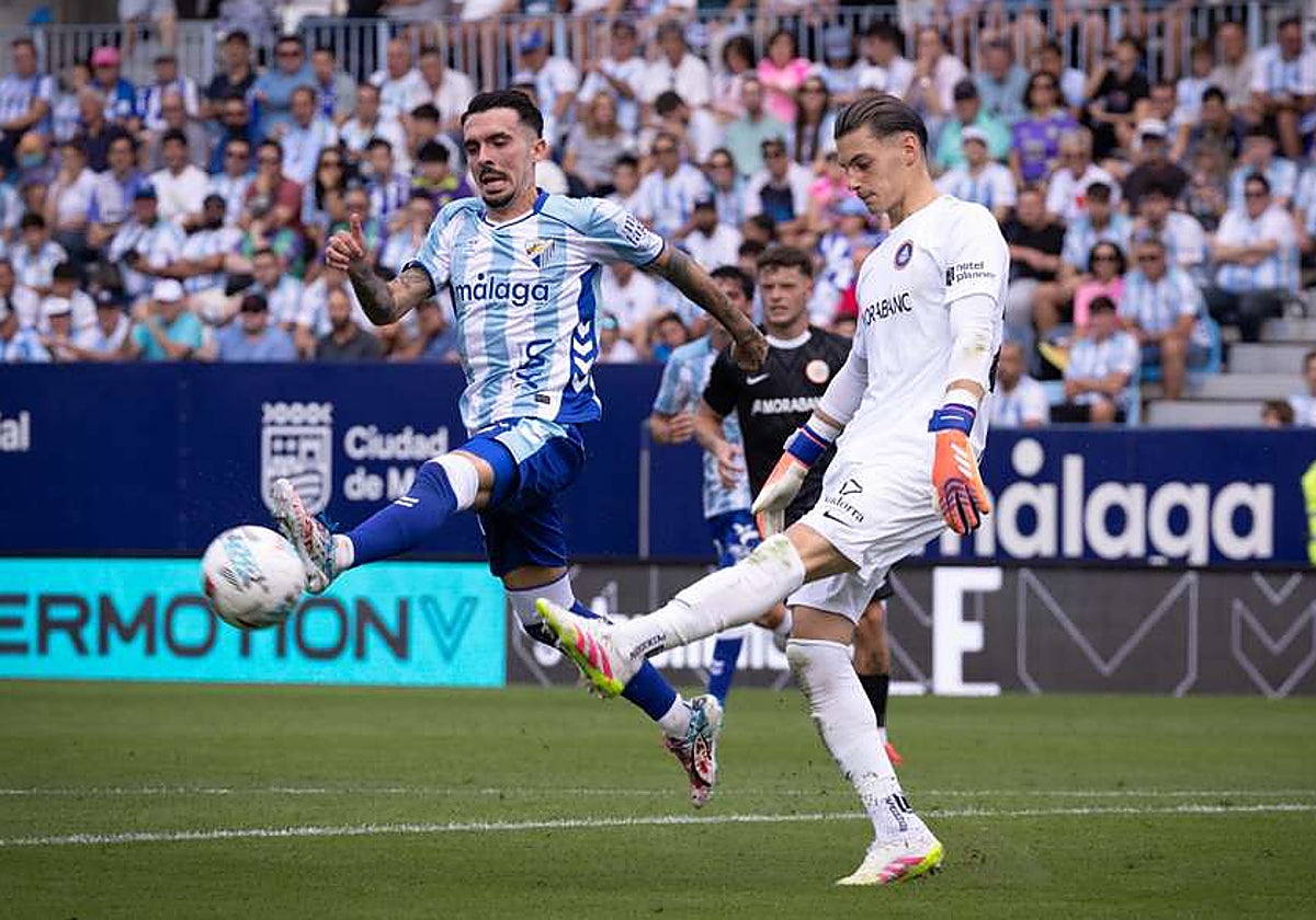 Joaquín se adelanta a Áron Yaakobshvili en un lance del partido del domingo.