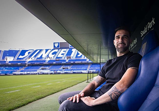 Jesús Gámez, en el banquillo de La Rosaleda.