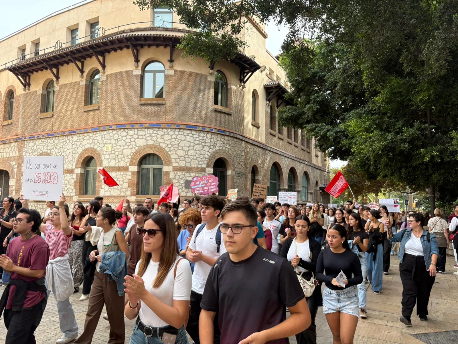 Cientos de personas se manifiestan en Málaga contra el bullying