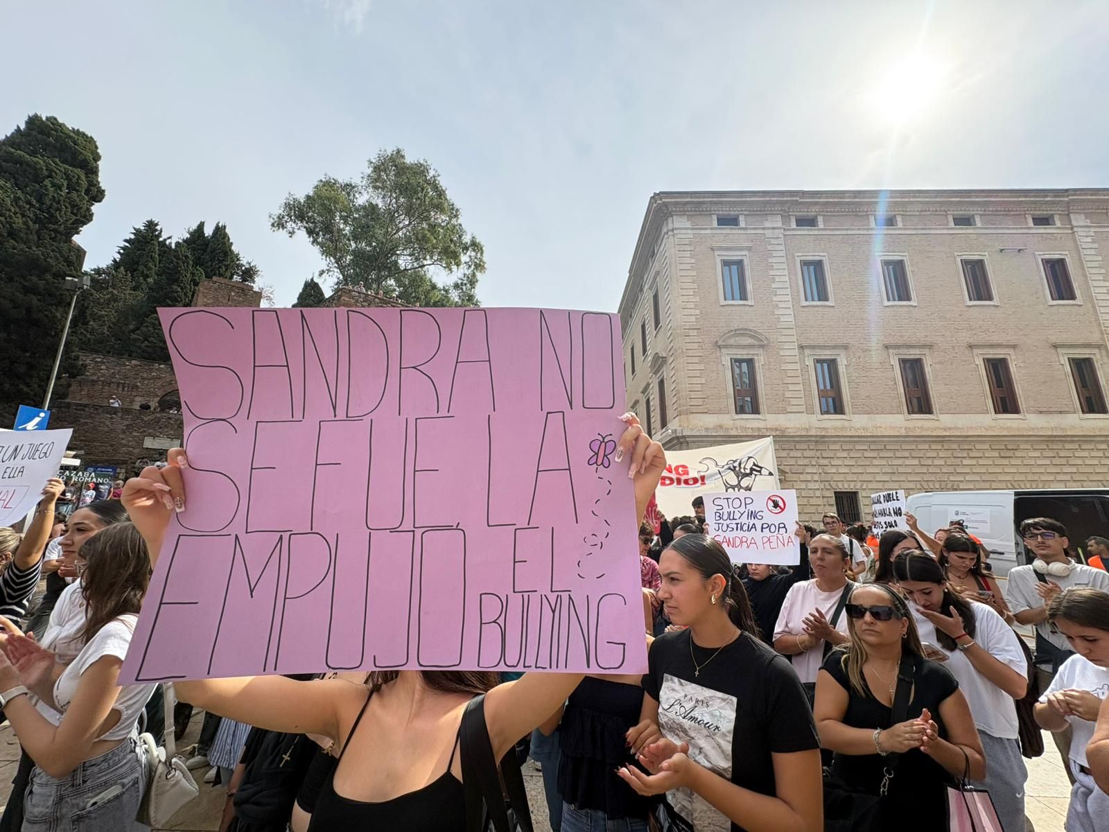 Cientos de personas se manifiestan en Málaga contra el bullying