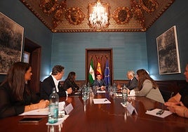 Juanma Moreno se ha reunido hoy con las asociaciones de ELA en Andalucía.