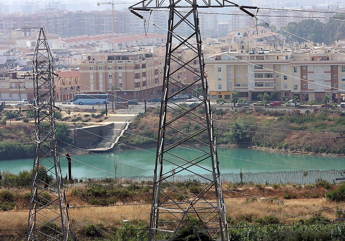 En el entorno de la Laguna de la Barrera se encuentra la subestación de Los Ramos.