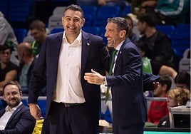 Georgios Dedas e Ibon Navarro, antes del Unicaja-Oostende.