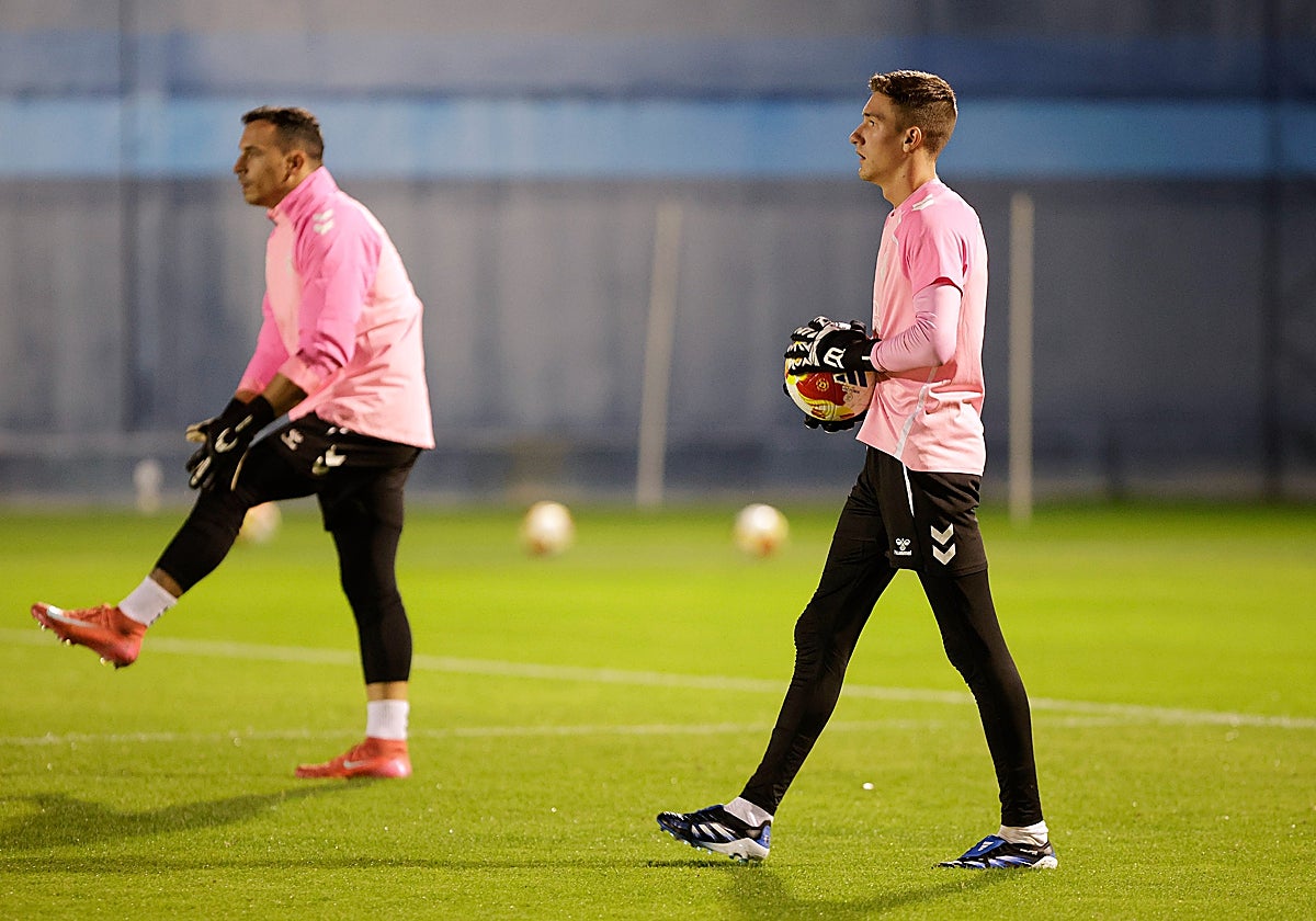 Alfonso Herrero, junto a Carlos López, que se prevé que tenga una oportunidad de jugar hoy en Estepona.