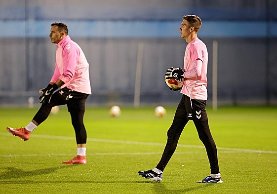 Alfonso Herrero, junto a Carlos López, que se prevé que tenga una oportunidad de jugar hoy en Estepona.