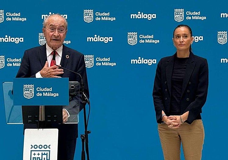 Paco de la Torre y Elisa Pérez de Siles, en las ruedas de prensa previas al pleno de este jueves.