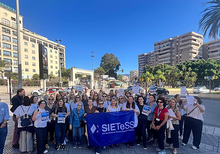 Concentración en el Hospital Regional Universitario de Málaga.