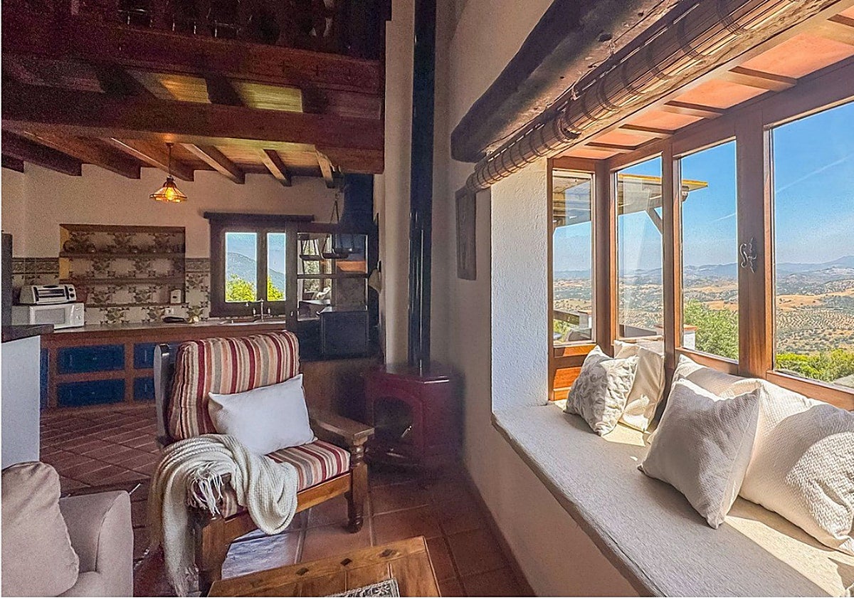 Vista del salón de una casa rural de la provincia.