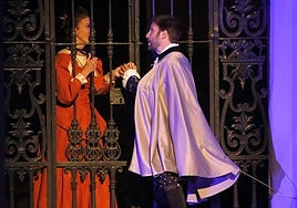 El grupo local de teatro adapta la obra a los espacios de San Juan de Dios, fusionando el interior del templo con el patio conventual