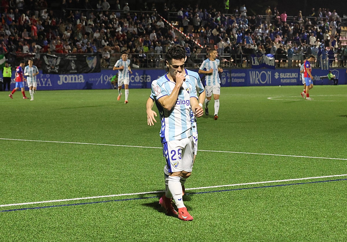 Dorrio celebra su gol frente al Estepona.