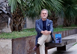 José de Vicente posa antes de su entrevista con SUR.