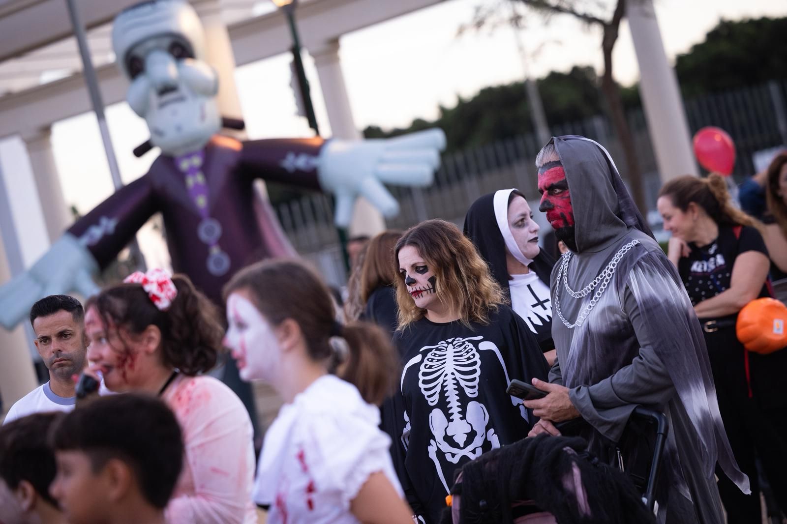 Ambiente de Halloween en el parque de Huelin