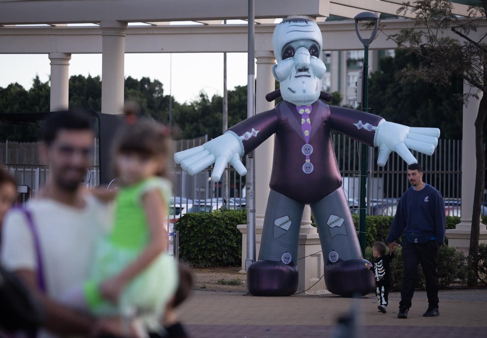 Ambiente de Halloween en el parque de Huelin