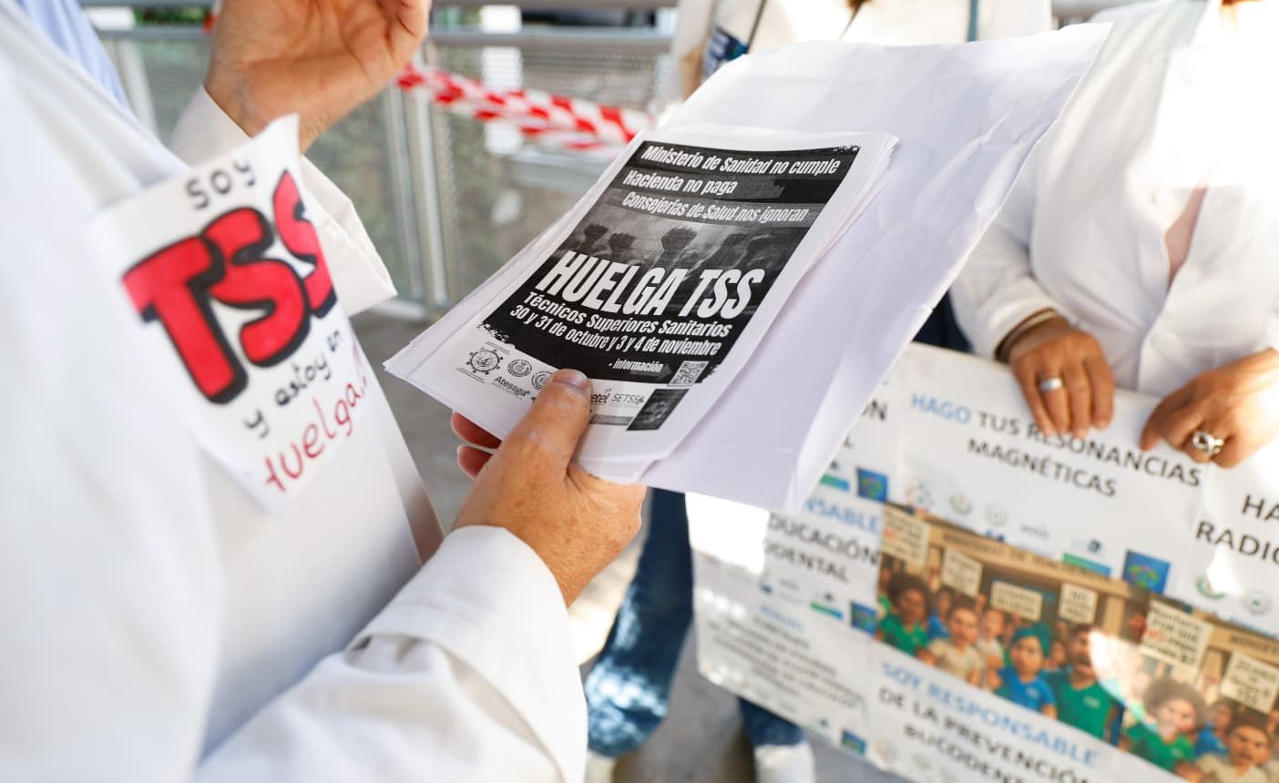 La huelga de técnicos superiores sanitarios en Málaga, en imágenes