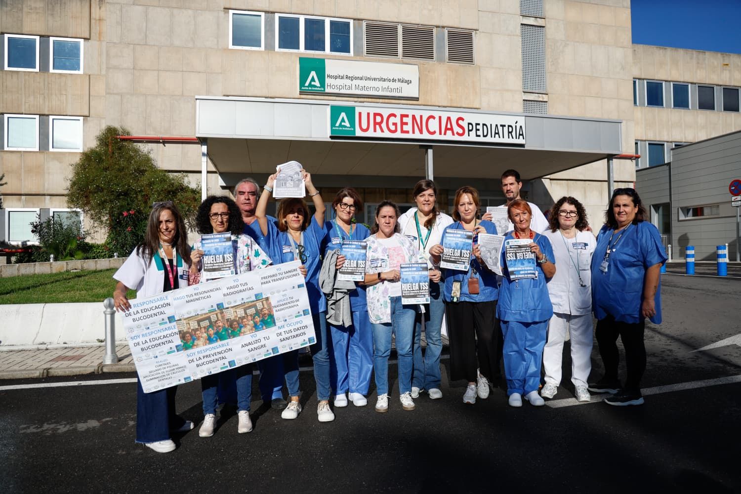 La huelga de técnicos superiores sanitarios en Málaga, en imágenes