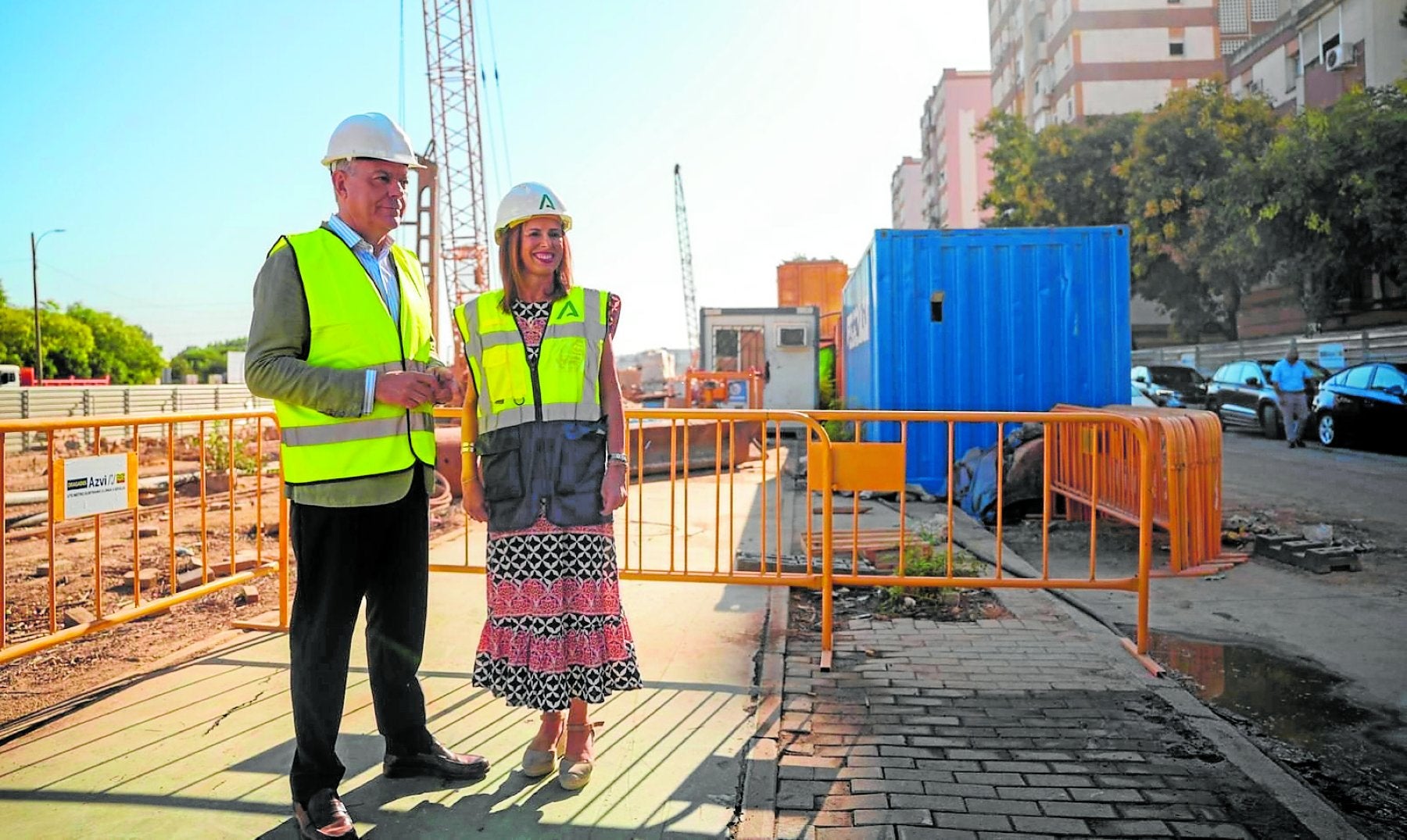 Obras de la nueva línea 3 de metro en Sevilla con su alcalde, José Luis Sanz, y la consejera de Fomento, Rocío Díaz.