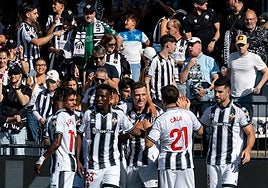 Los jugadores del Castellón celebran el gol de Adam, en Castalia.