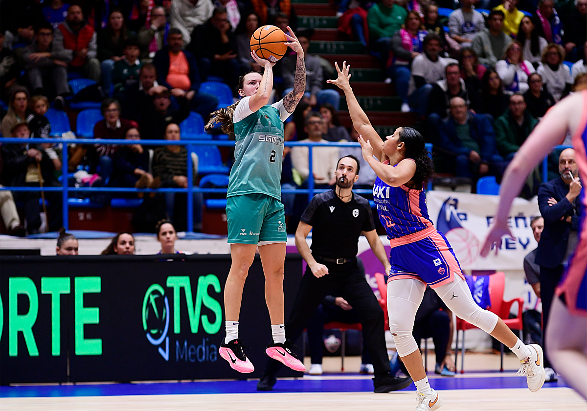 Polideportivo malagueño: El CAB Estepona se gusta en Ferrol