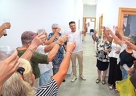 El alcalde, en la inauguración de la nueva sede de la asociación torroxeña.