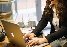 Una empresa deberá indemnizar con 9.000 euros a una mujer tras dejar su empleo por un contrato que luego dieron a un familiar