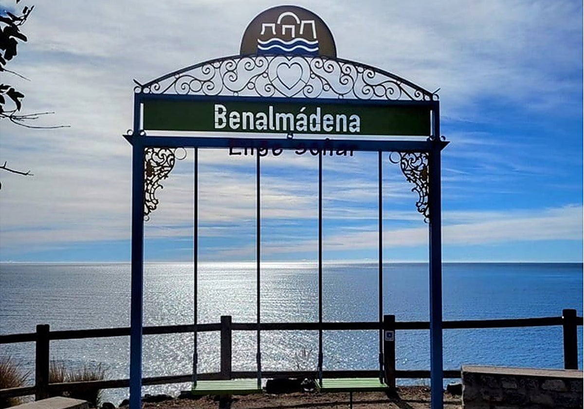 Vista de uno de los miradores del litoral benalmadense.