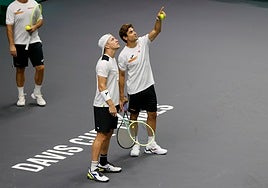 Davidovich y Ferrer, en seprtiembre de 2023, cuando el malagueño ejerció como número del equipo español en la fase de grupos de la Copa Davis en Valencia.