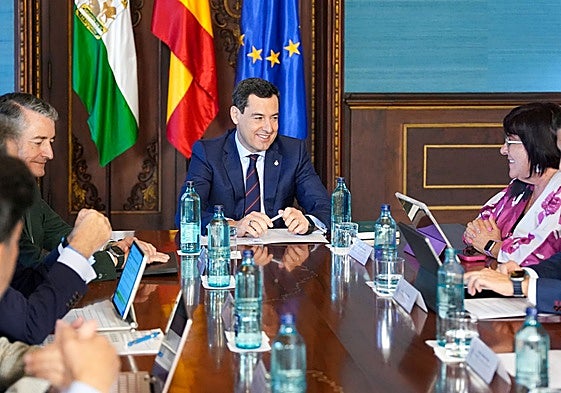 Juanma Moreno y Antonio Sanz se reunieron este miércoles con el Consejo Andaluz de Enfermería.