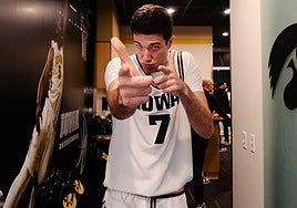 Folgueiras, entrando al vestuario.