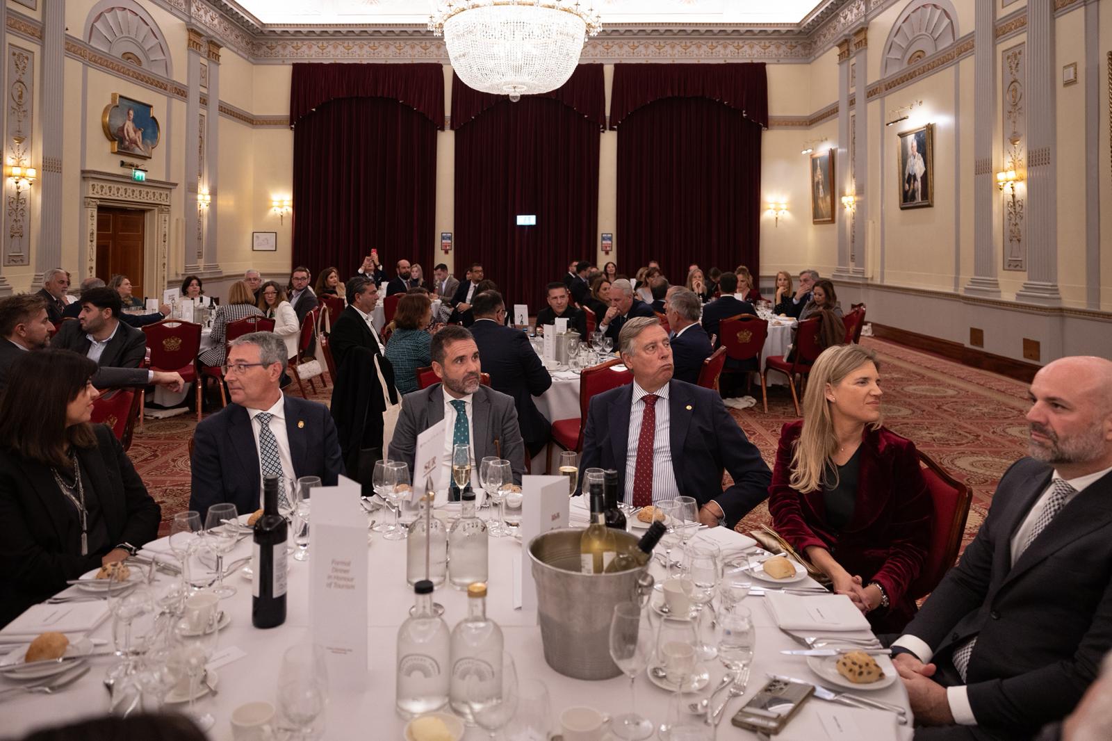 Cena de SUR en la World Travel Market 2025