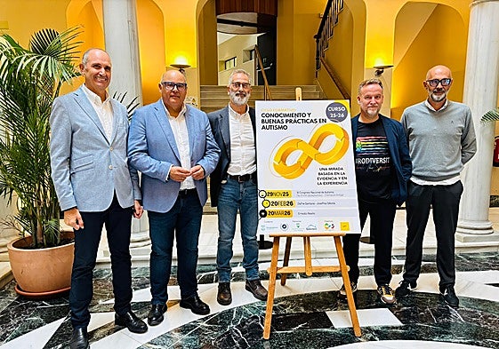 Acto de presentación de la iniciativa, este miércoles en Vélez-Málaga.