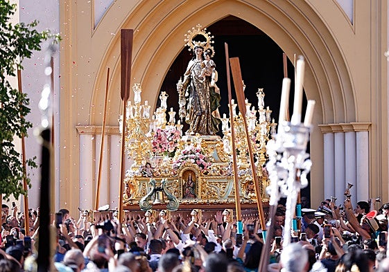 La Virgen del Carmen de Huelin, a su salida de la parroquia de San Patricio.