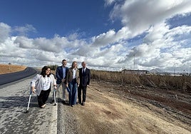 Las autoridades provinciales y locales en el tramo en obras