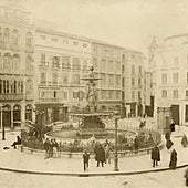 La Fuente de las Tres Gracias, en su emplazamiento original de la plaza de la Constitución