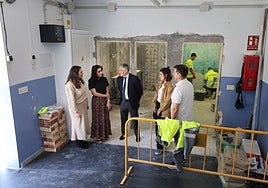 El teniente alcalde sampedreño, Javier García, ha visitado los trabajos junto a la directora en funciones, Isabel Díaz.